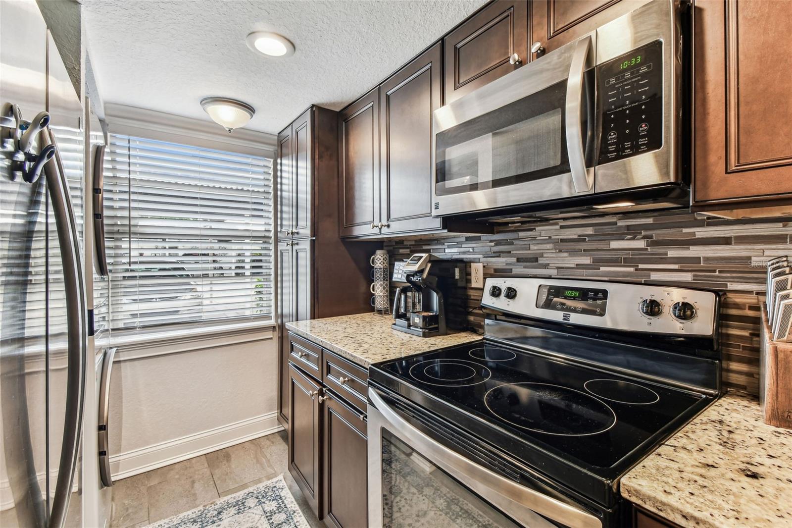 UPDATED GRANIT COUNTERTOPS