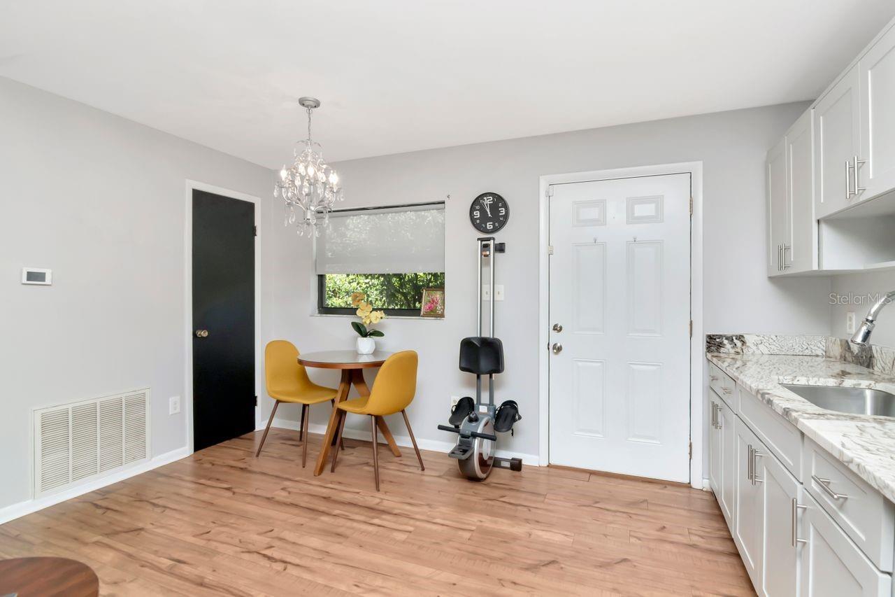 Private Entrance to Guest/In-Law Suite