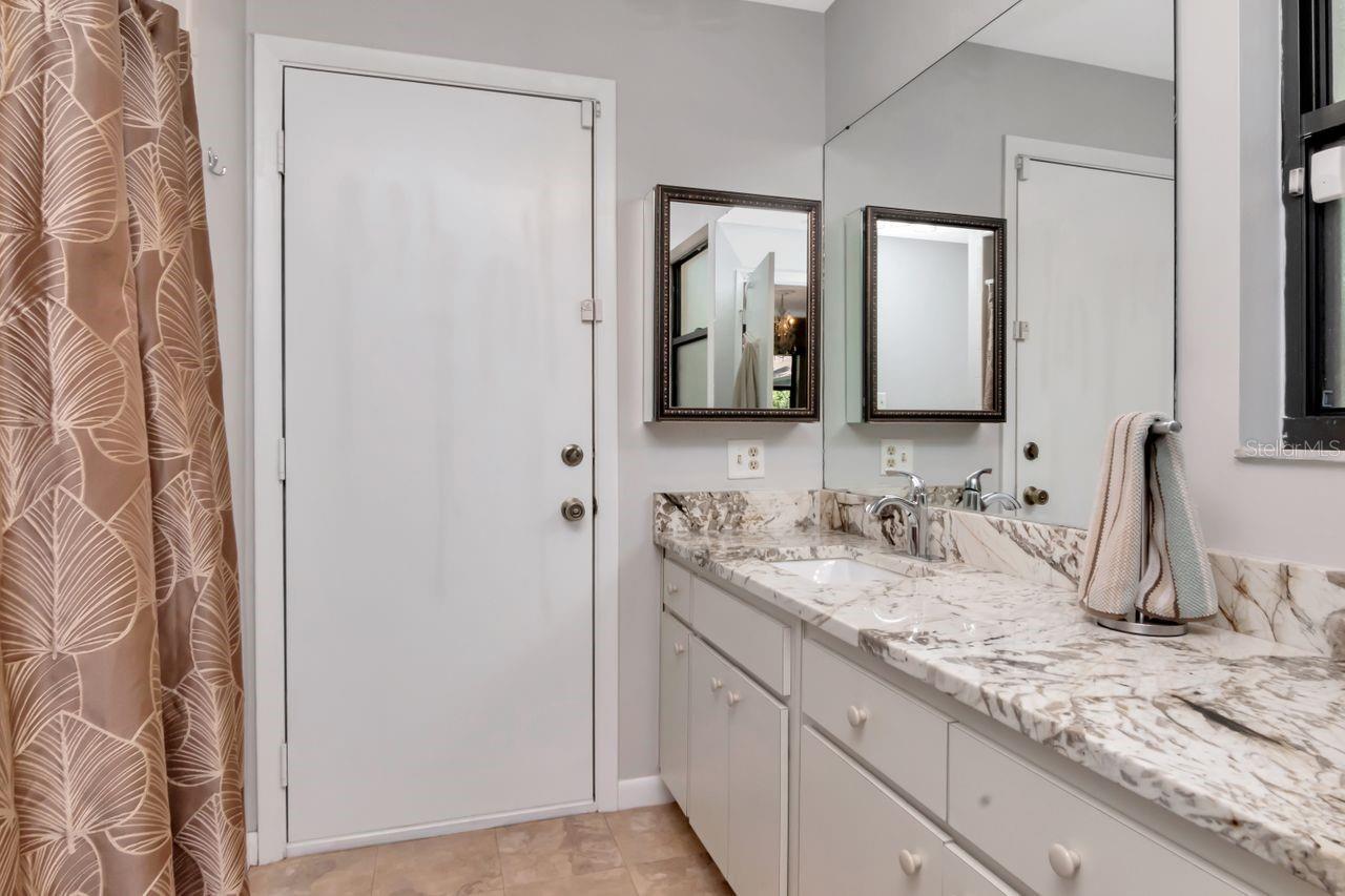 Private Full Bathroom – In-Law Suite