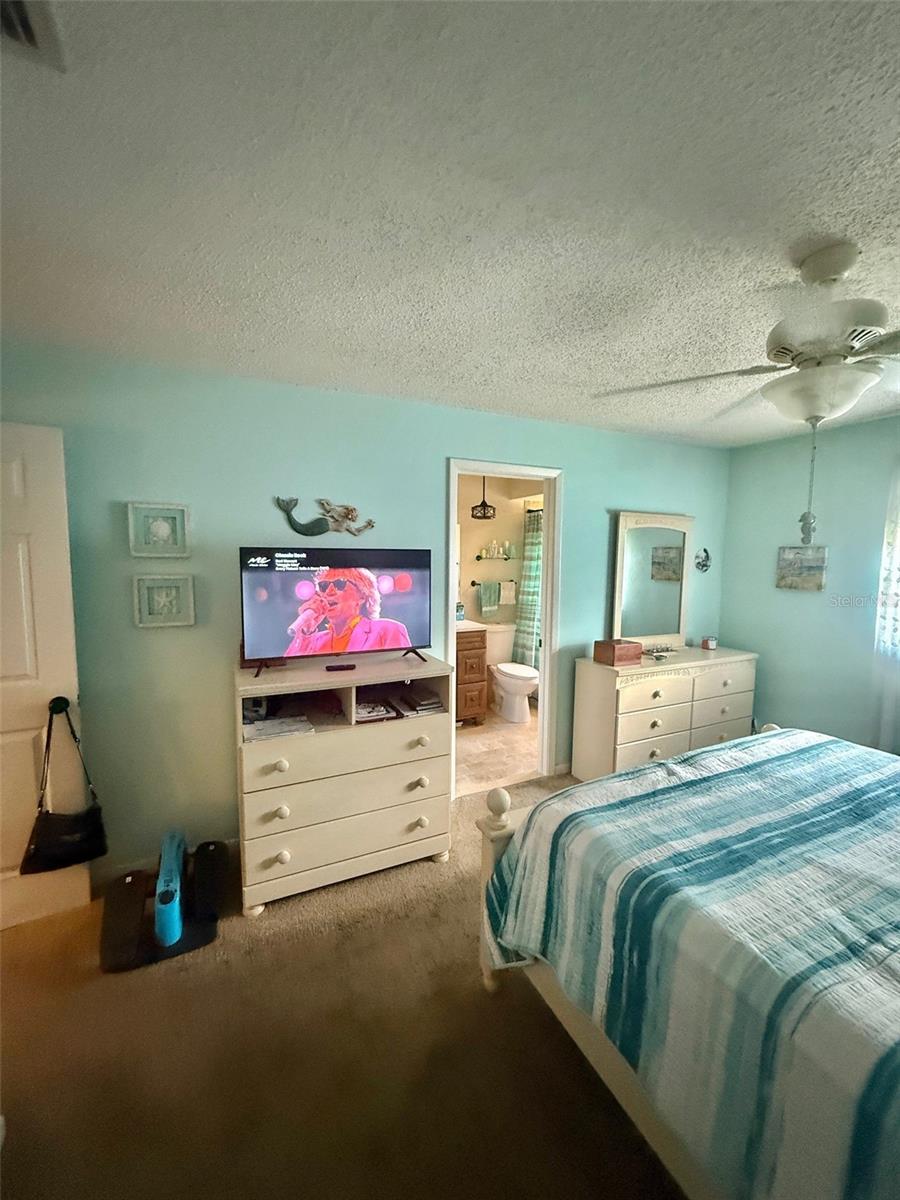 TB8399175