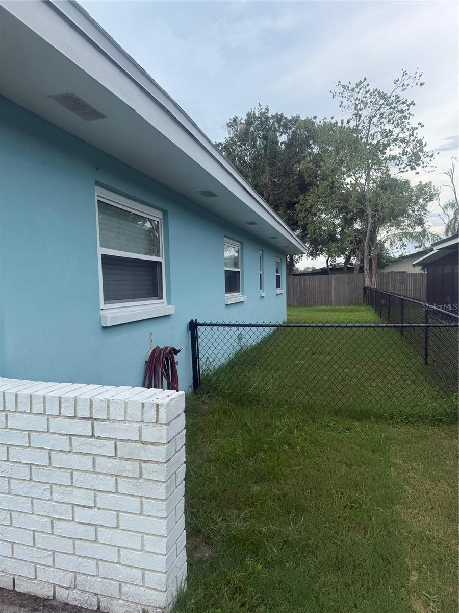 Side yard fenced