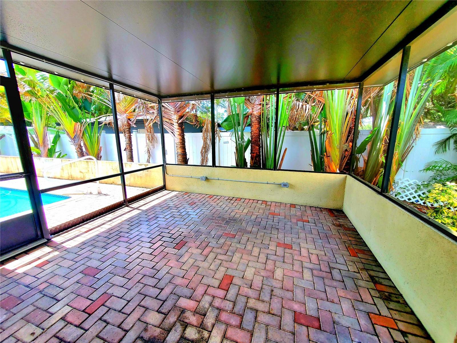 SCREEN LANAI