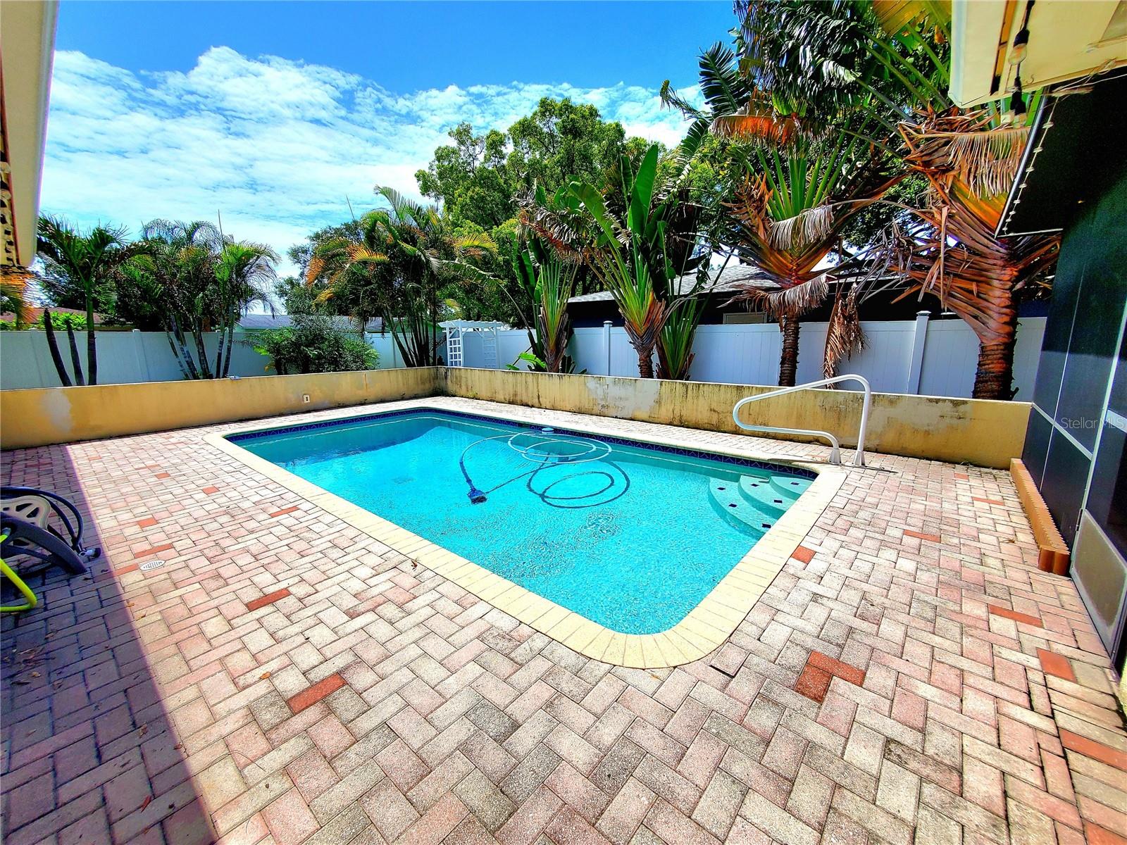 PAVER POOL DECK