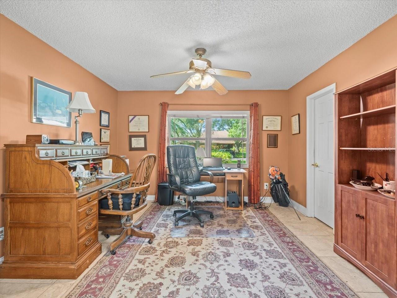 Bedroom/office with closet