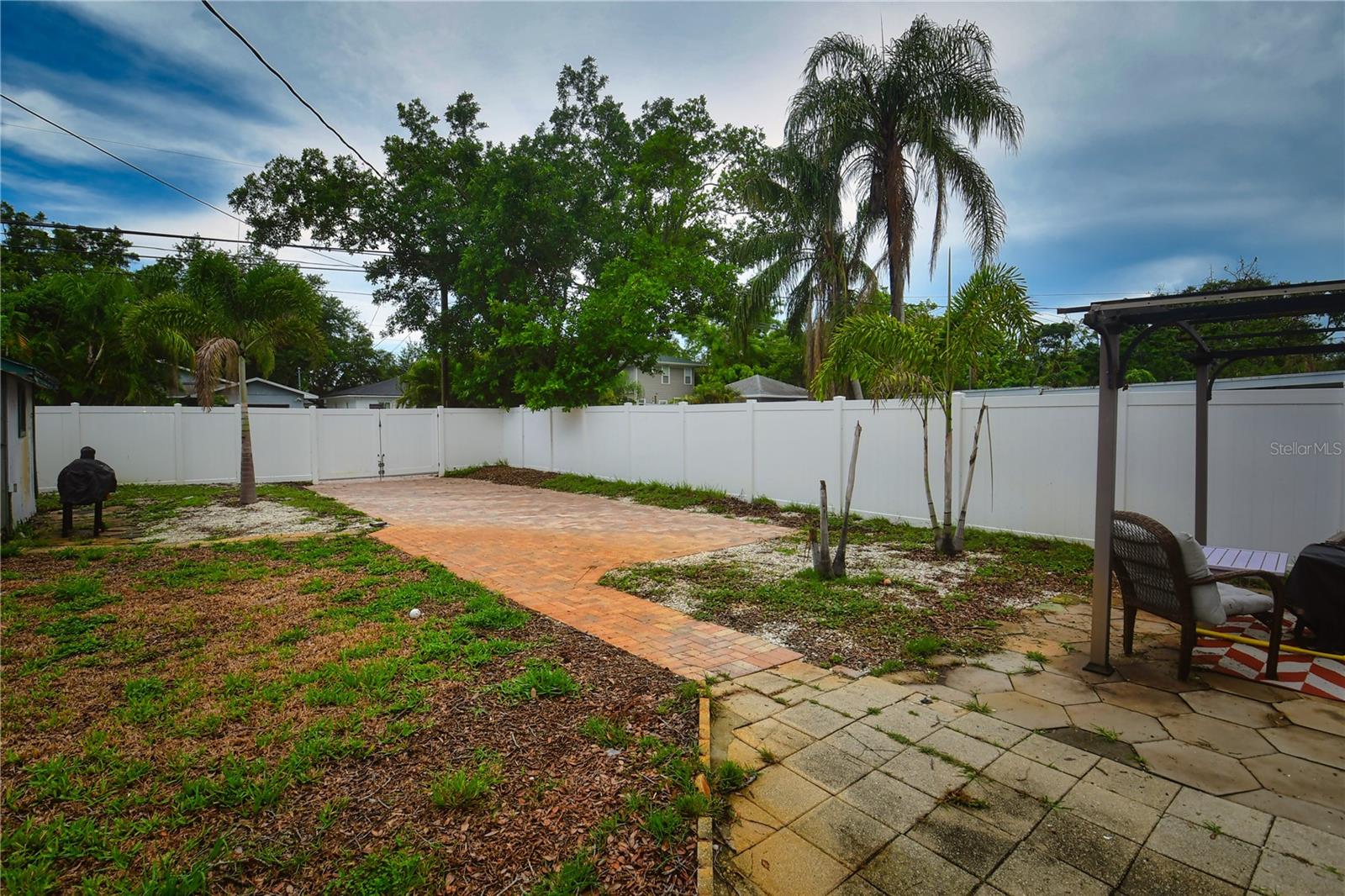 Newer vinyl fencing Double gate off alley
