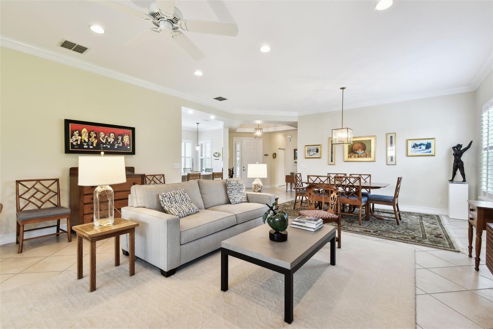 Large living spaces for the dining room and living room