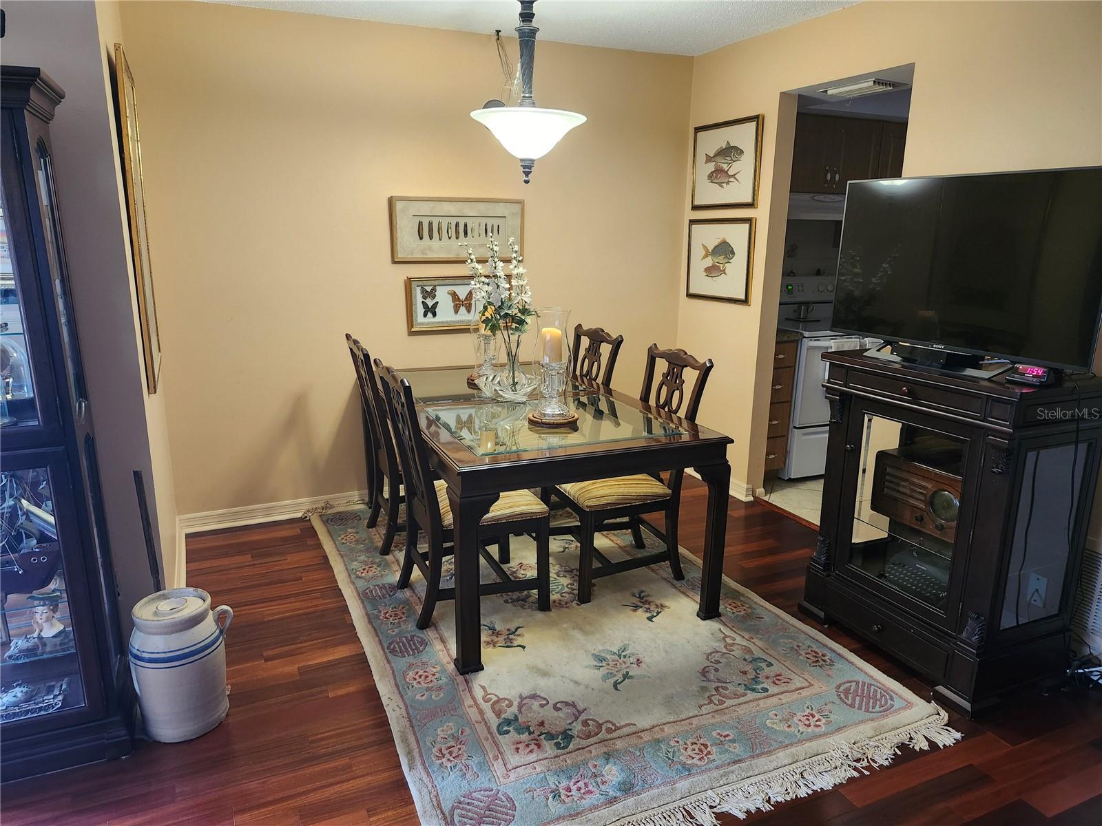 Dining Area Off Living Room and Kitchen