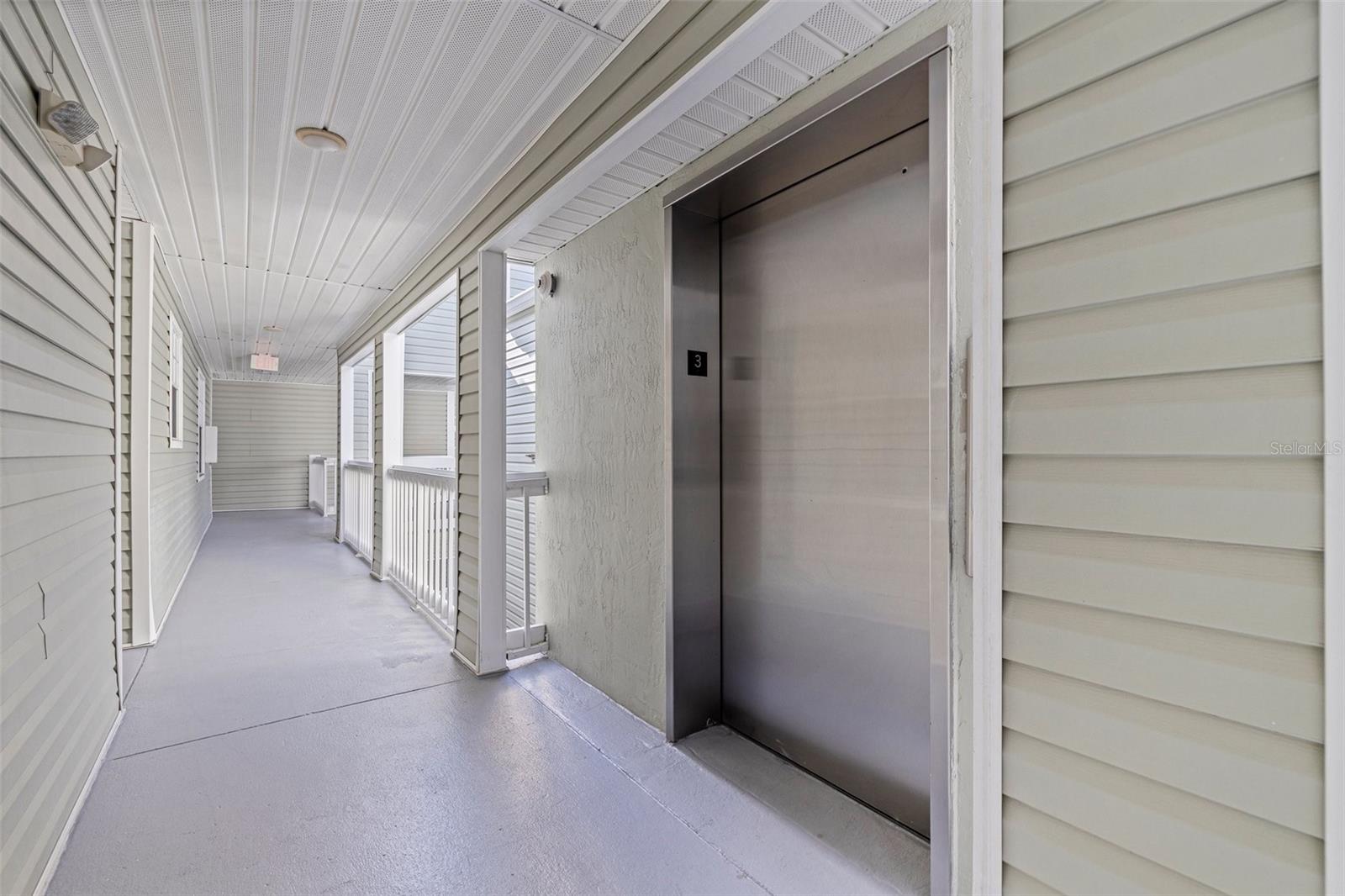 Building elevator