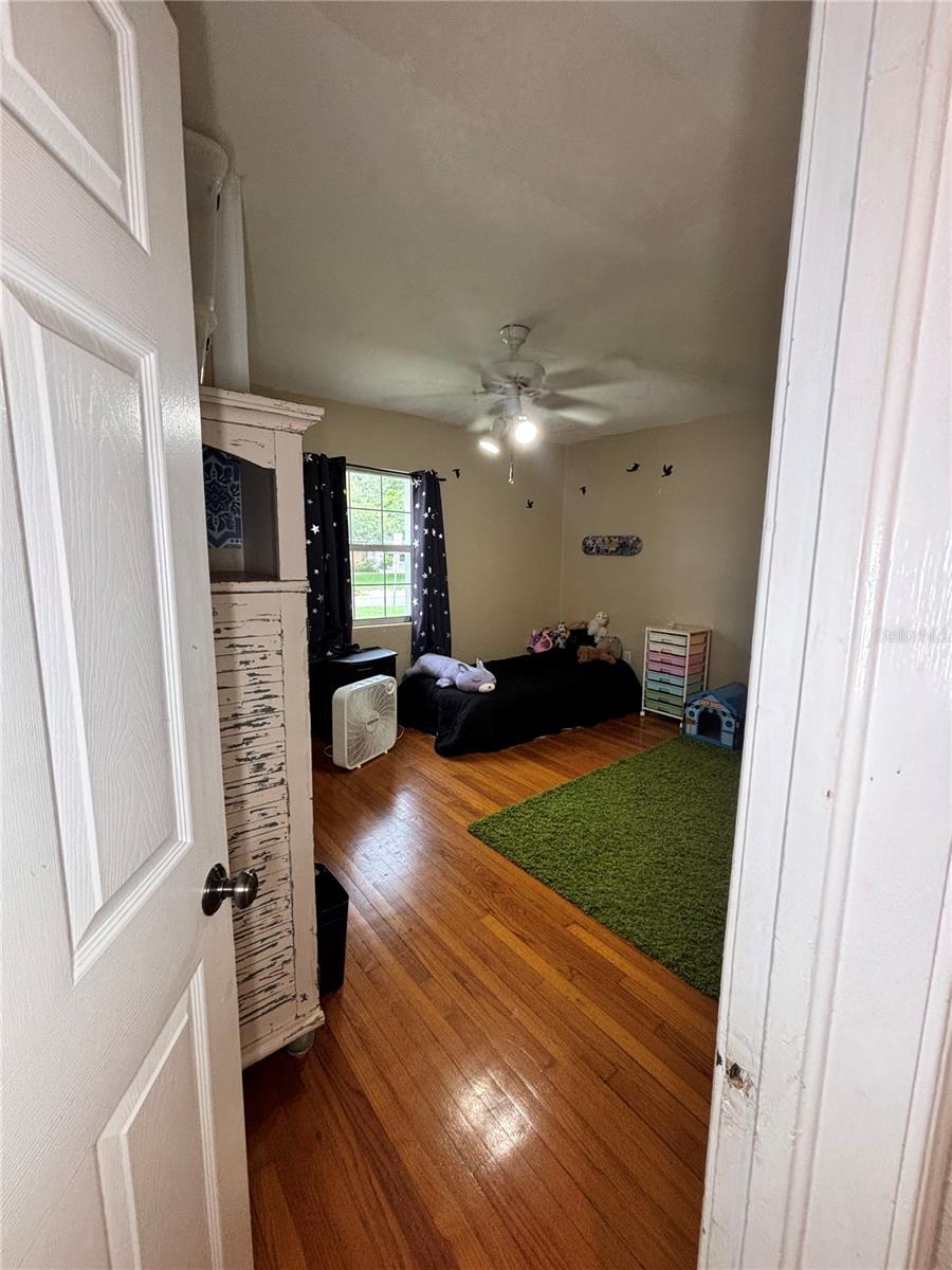 2nd bedroom
