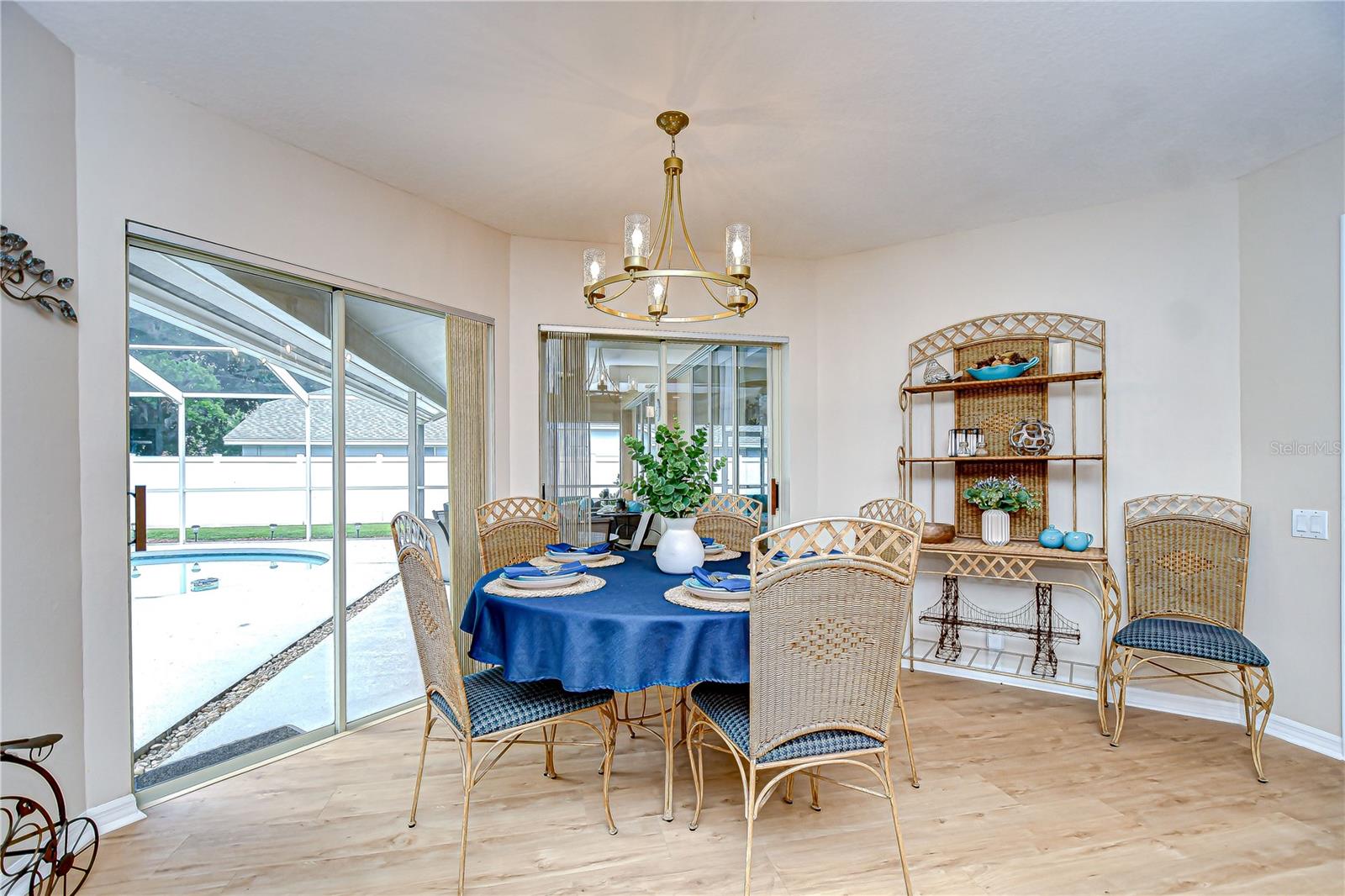 Casual dining area is a great place to sit and enjoying the pool and lanai views.