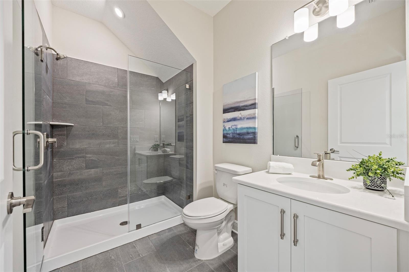 Downstairs full bathroom