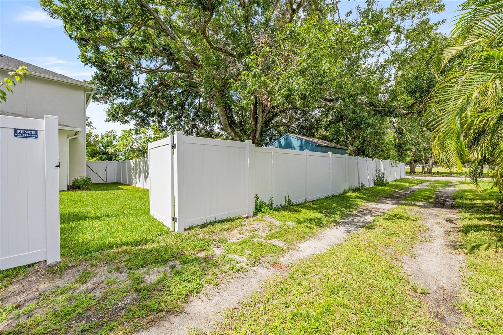 Alleyway Access with a gate!