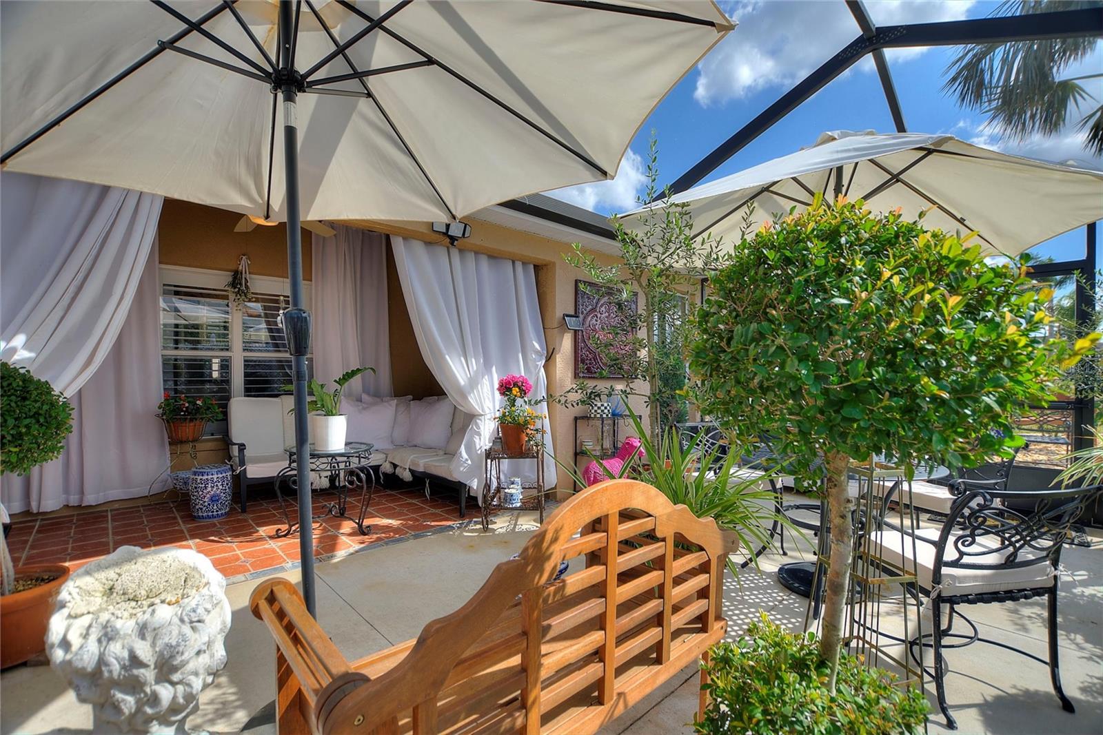 Want to enjoy the sun?  No problem?  Lots of space to do that too, in this 25 x 20 foot screened lanai.