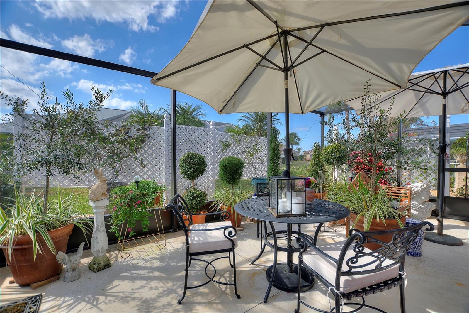 Simple privacy screens have been put in for maximum privacy and outdoor enjoyment.