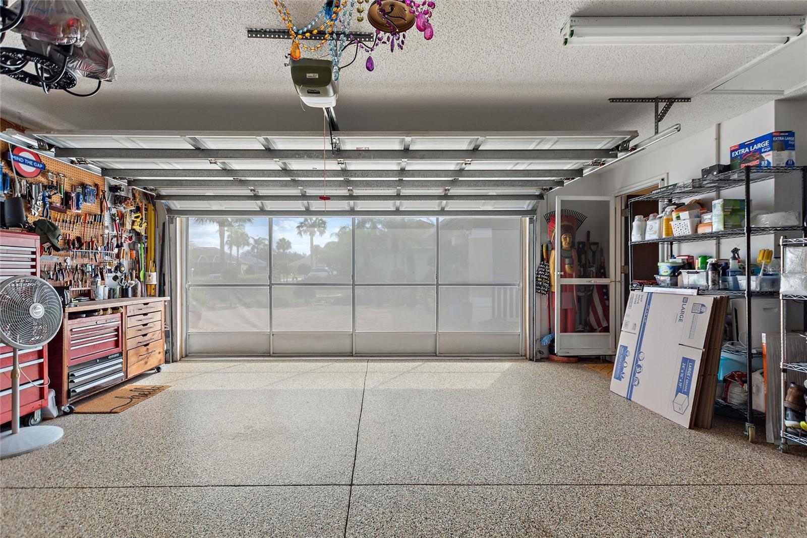 Custom screens allow you to have ventilation but keeping all of your privacy.