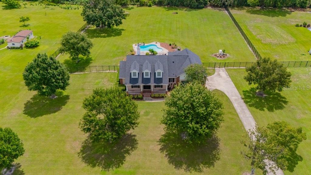 COUNTRY LIVING!