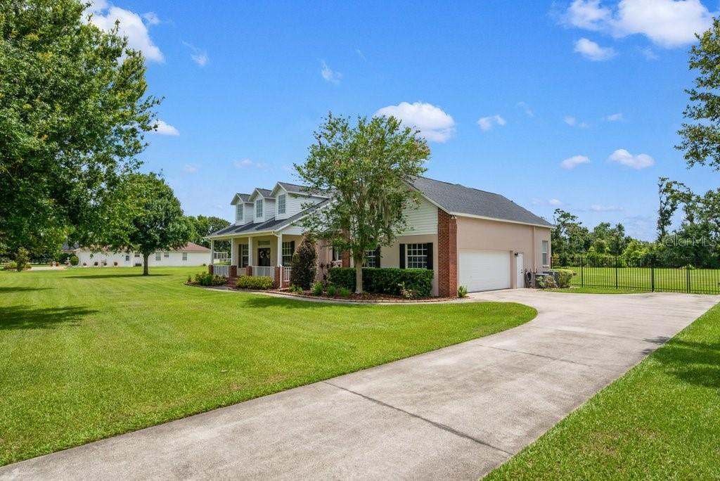 OVERSIZED SIDE LOAD GARAGE