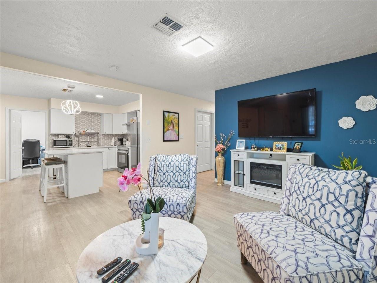 Open floorplan with living room, kitchen and dining room.