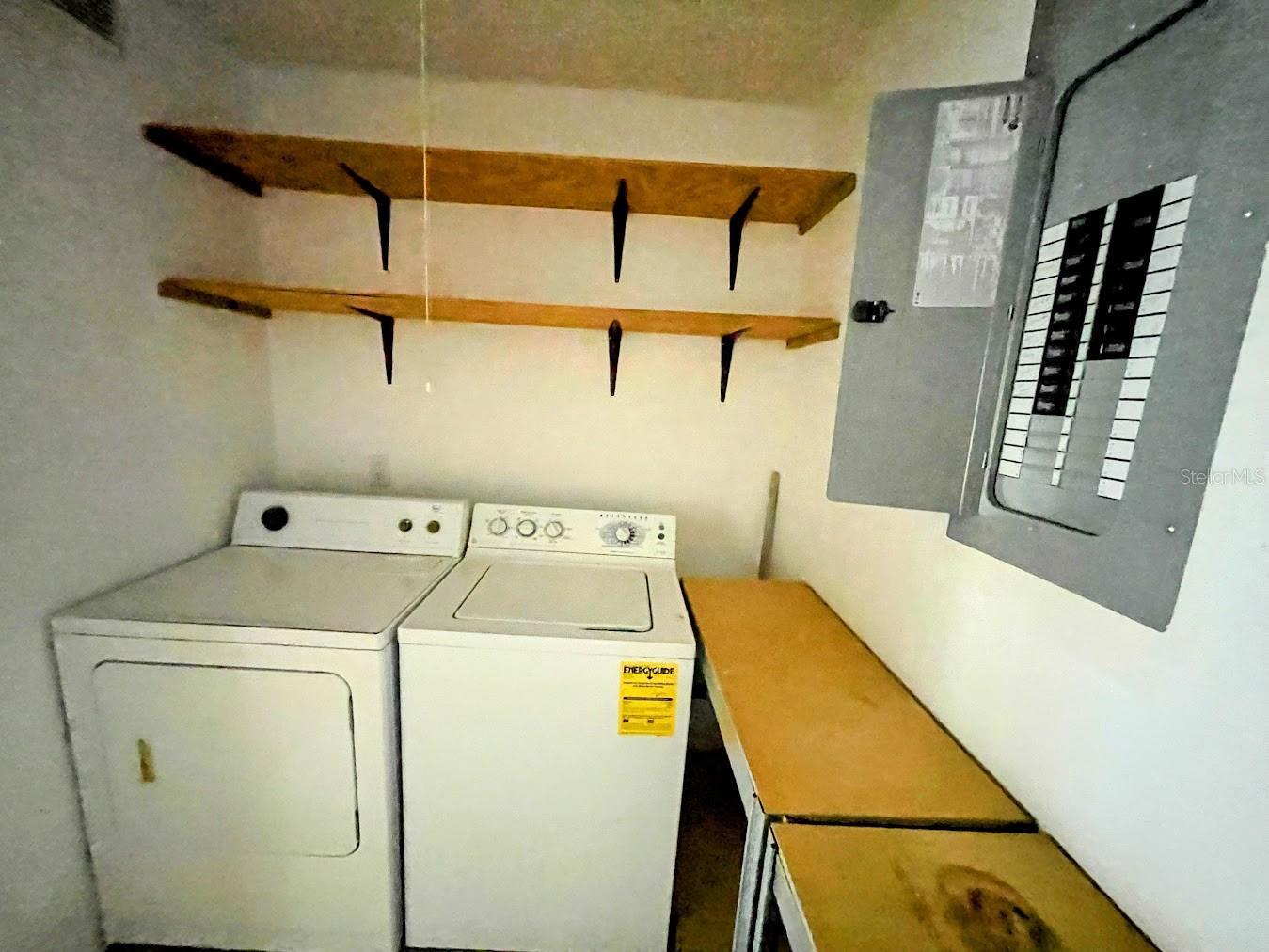 TB8399557