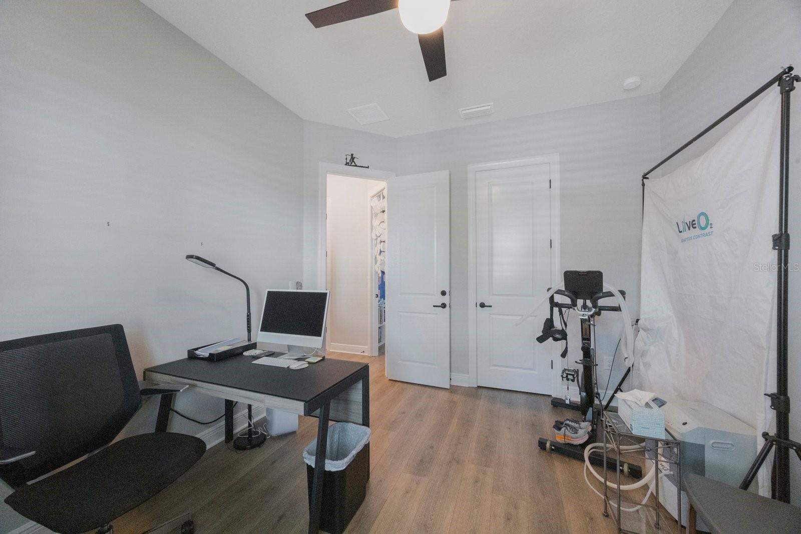 Bedroom/Office