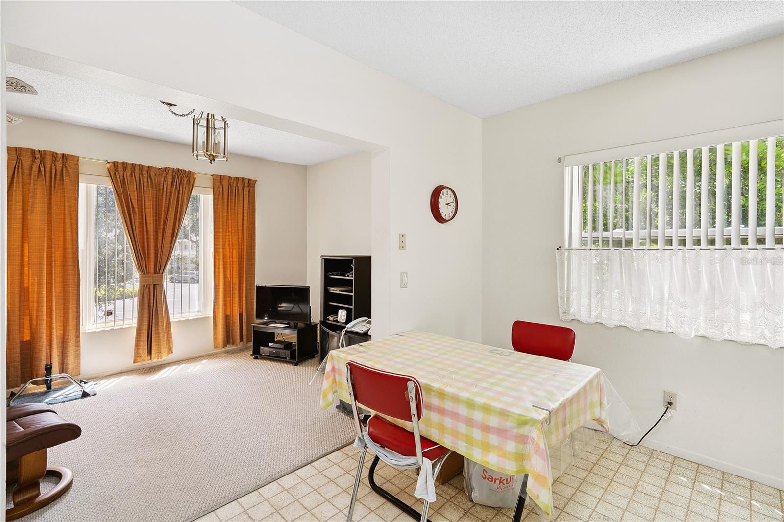 Eat-in area in kitchen
