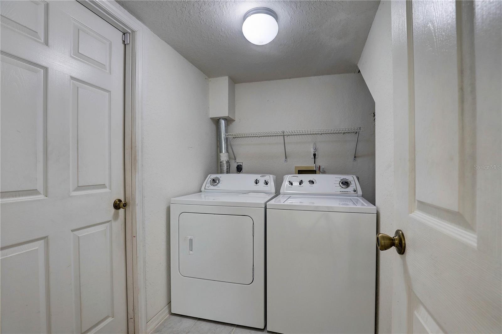 Laundry - Washer and dryer convey