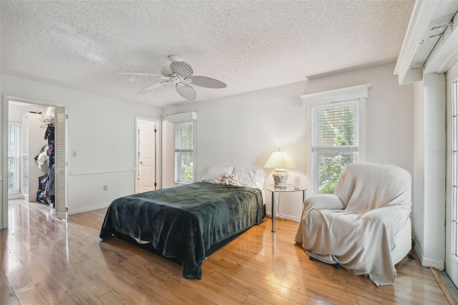 Primary suite with walk-in closet and ensuite bath (tub/shower combo)