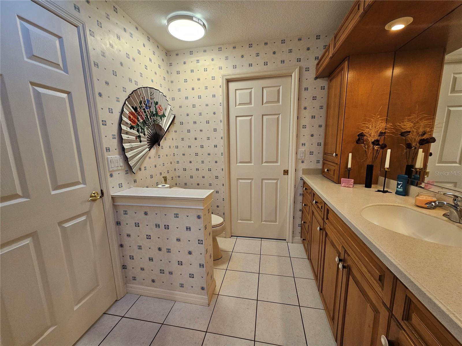3rd Bathroom (1/2)
