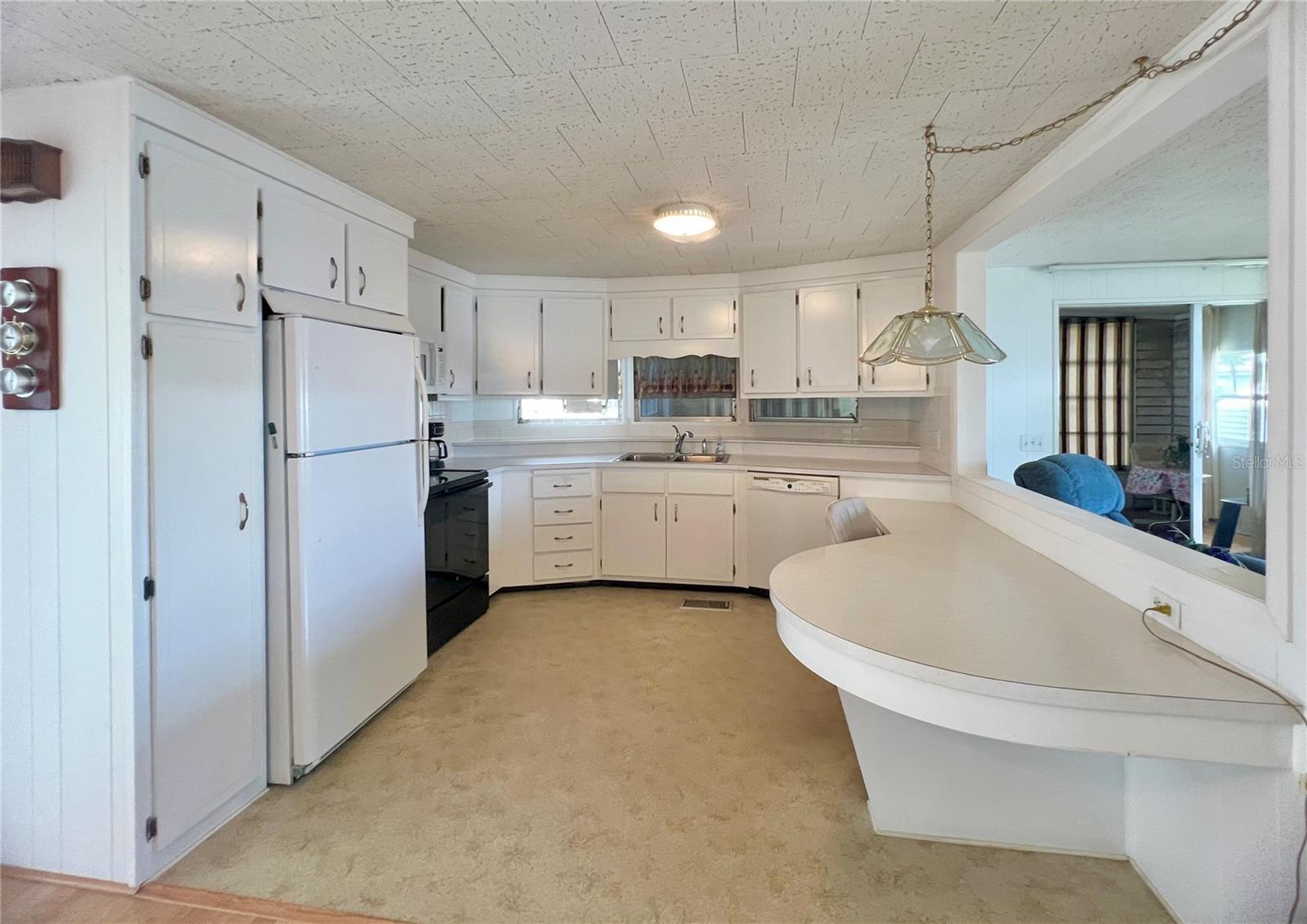 Kitchen with eat in area