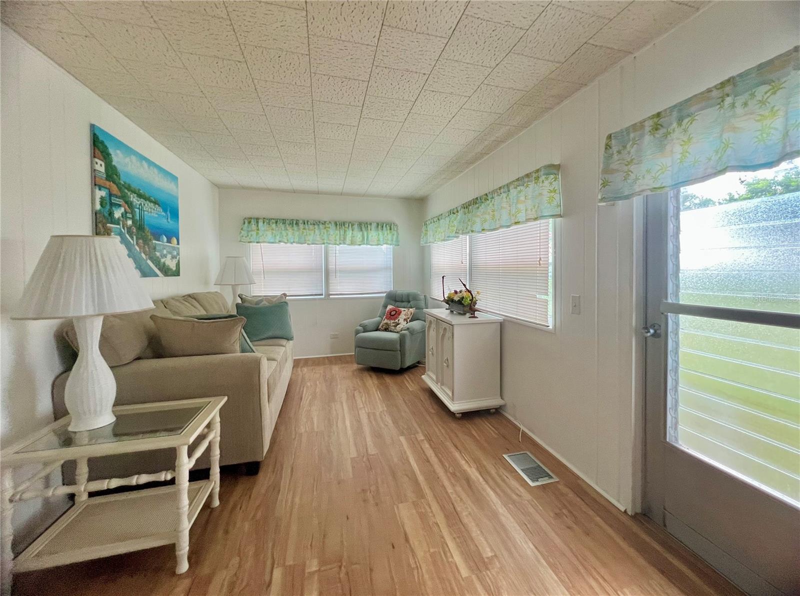 Back room that over looks the Park setting