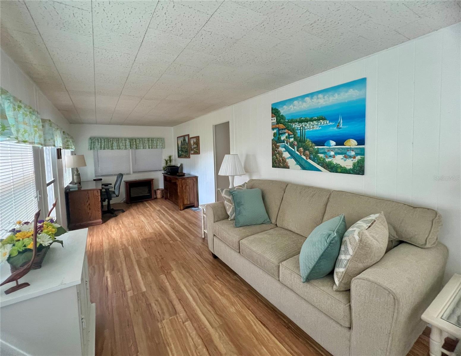 Back room that over looks the Park setting