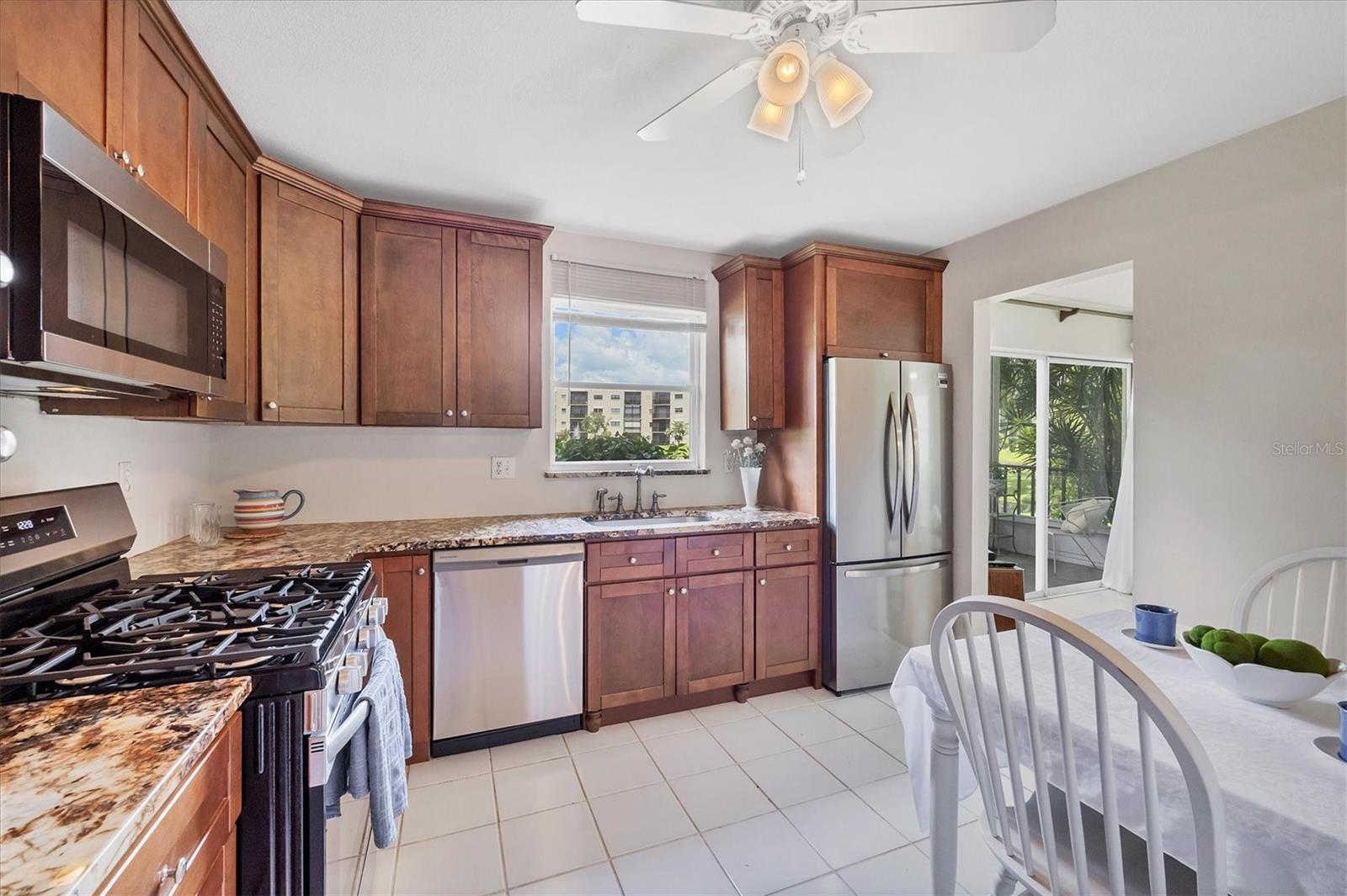 Eat-in kitchen