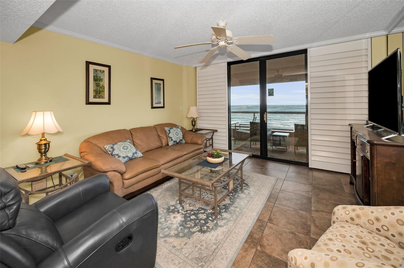 Living Room overlooking the Gulf!