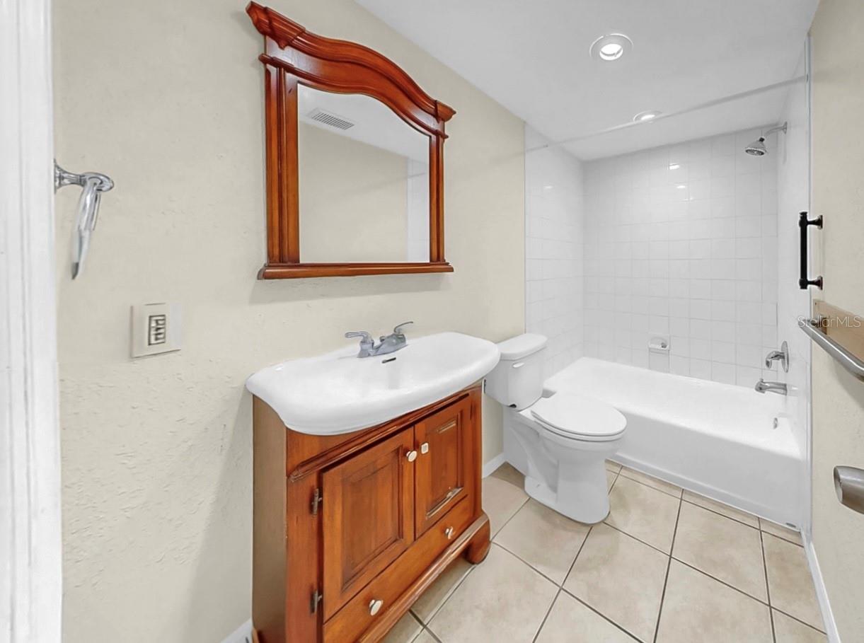 Full Bathroom