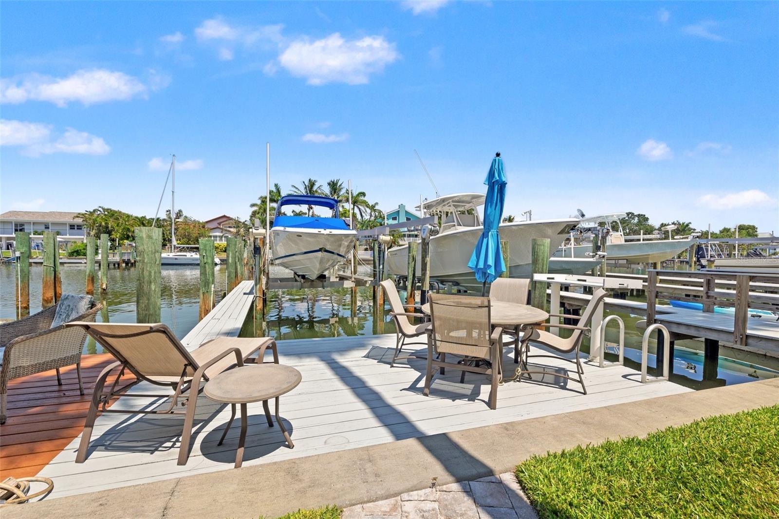 Private electric boat dock