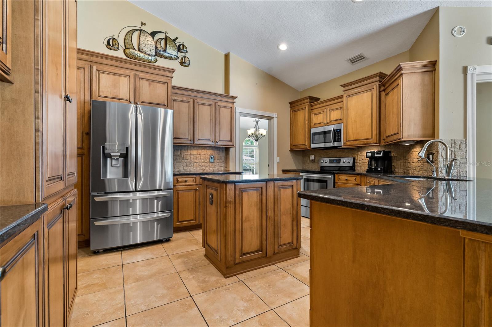GRAND KITCHEN!