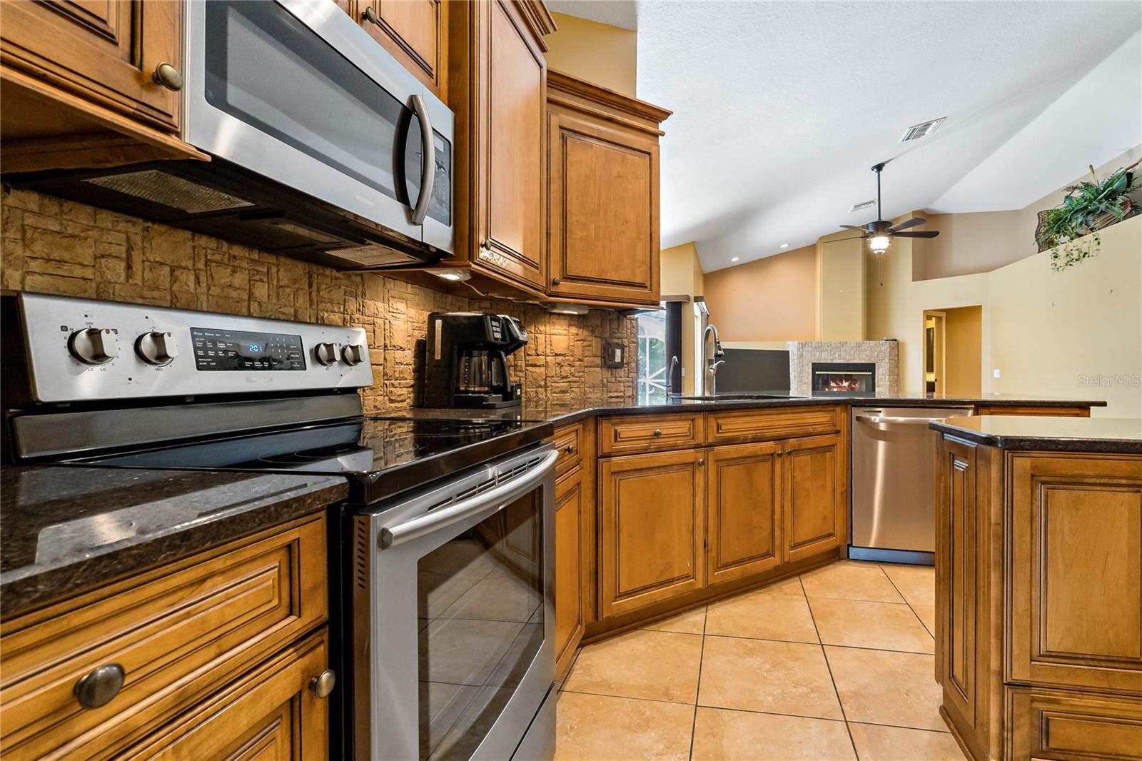 CHEF OF THE HOME WILL LOVE THIS KITCHEN!