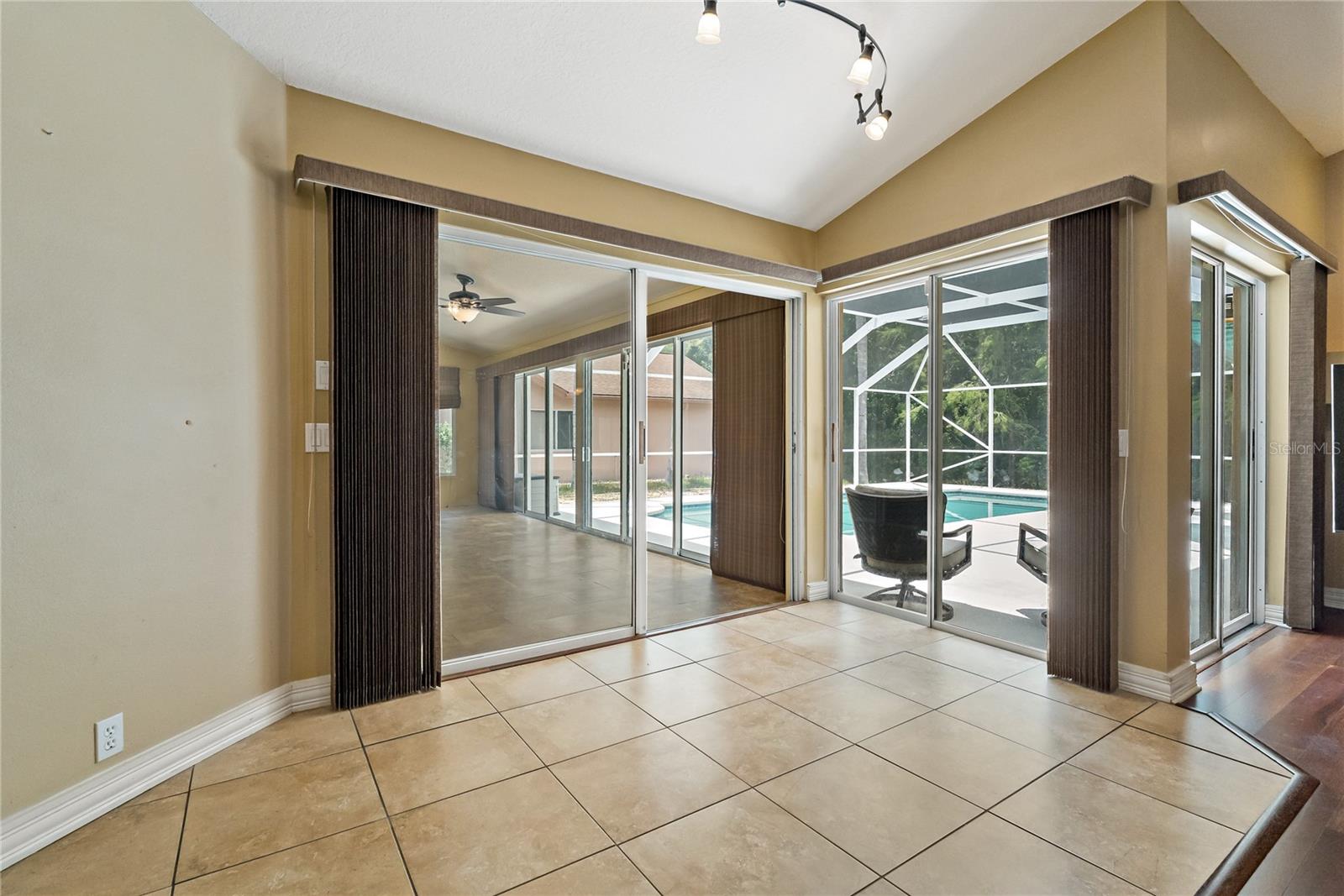 BREAKFAST NOOK OFF THE KITCHEN