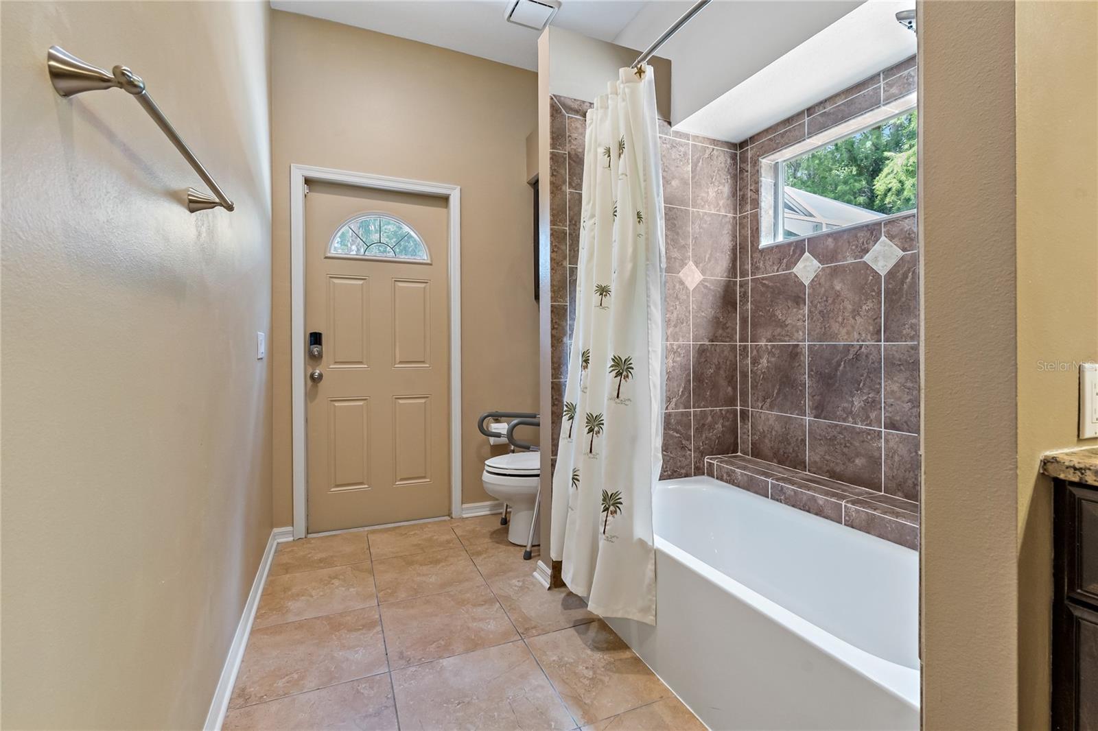 GREAT POOL BATHROOM!