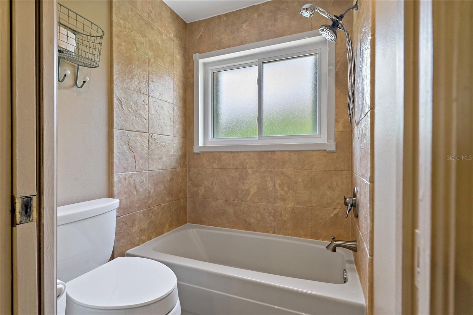 JACK AND JILL BATHROOM!