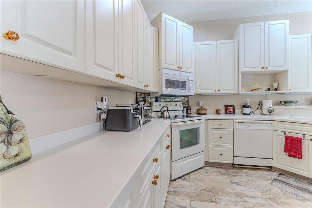 Light & Brite Kitchen
