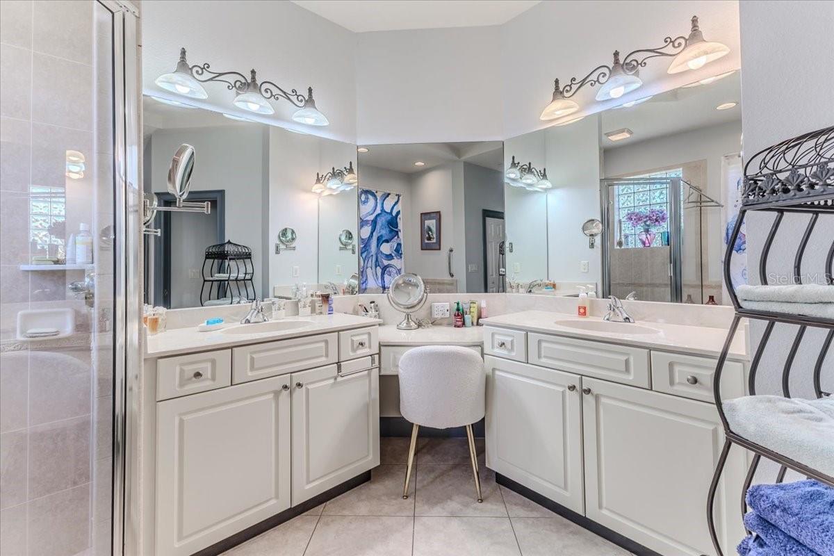 Dual Sinks with Vanity