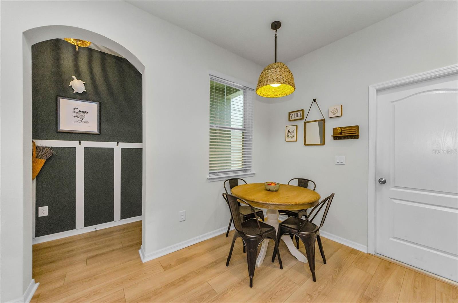 Eat-In Kitchen