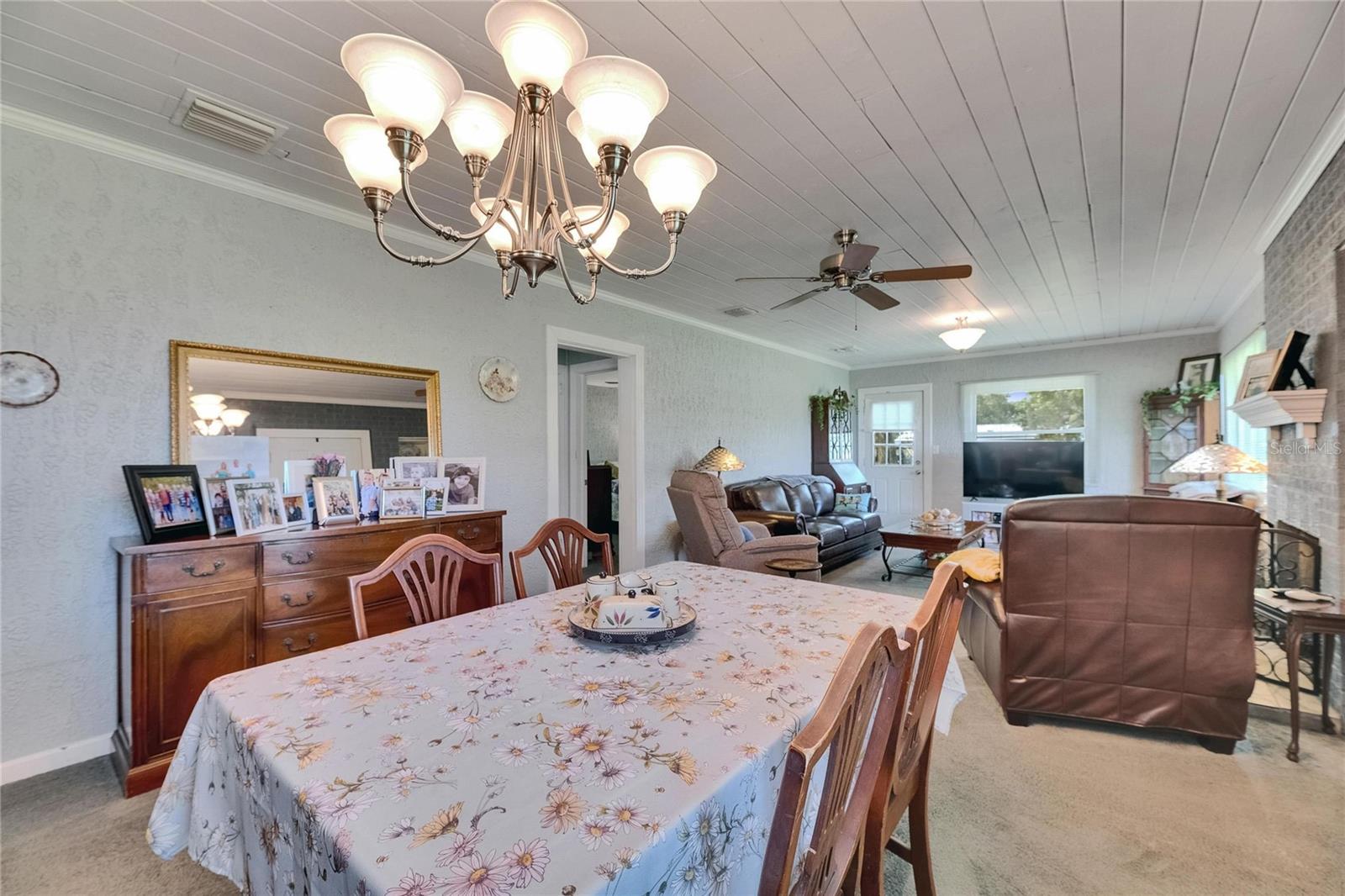 4312 JLR Dining Area