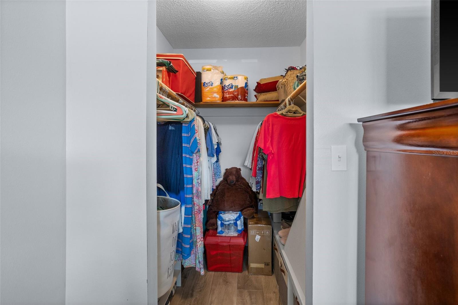 WALK IN CLOSET