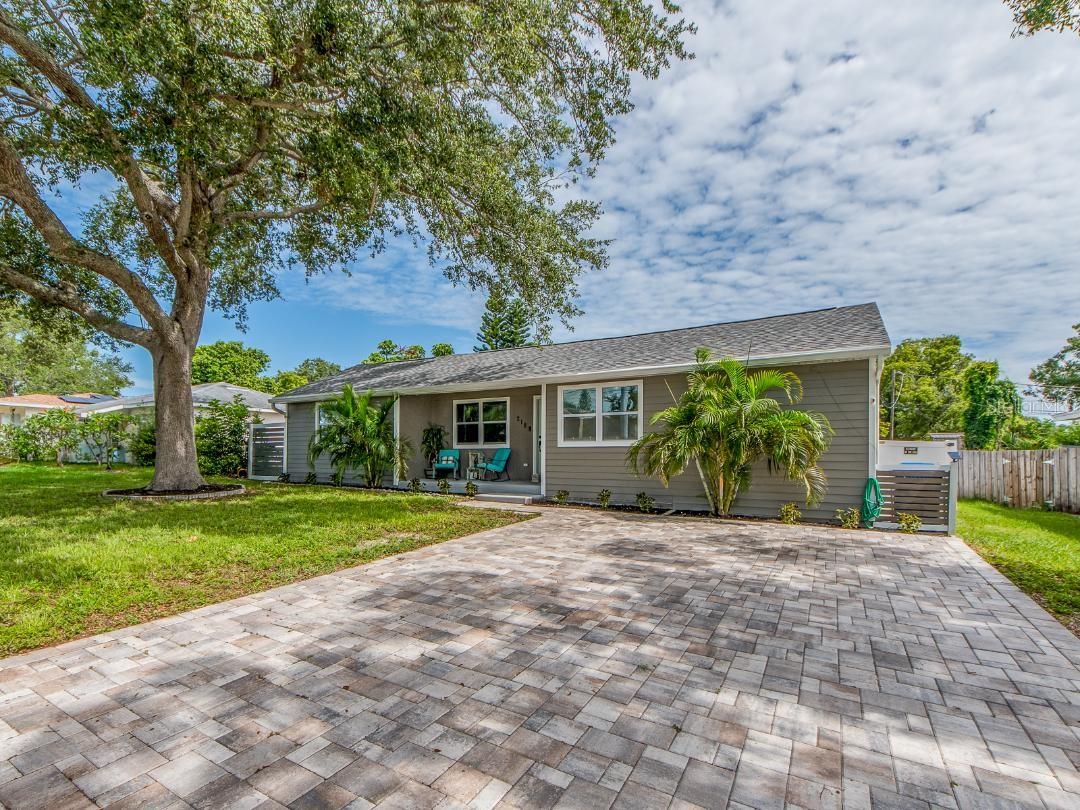 BEAUTIFUL PAVER DRIVEWAY