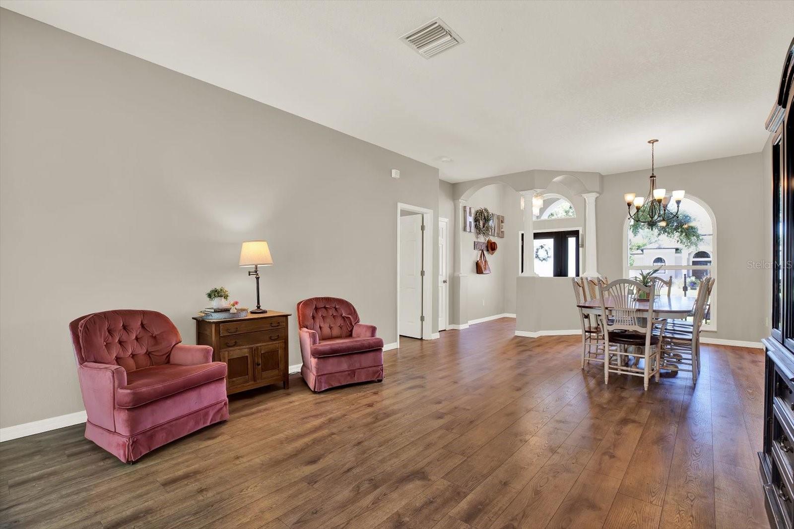 Living/dining area