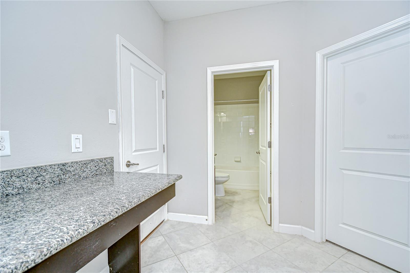 Landing nook/business space