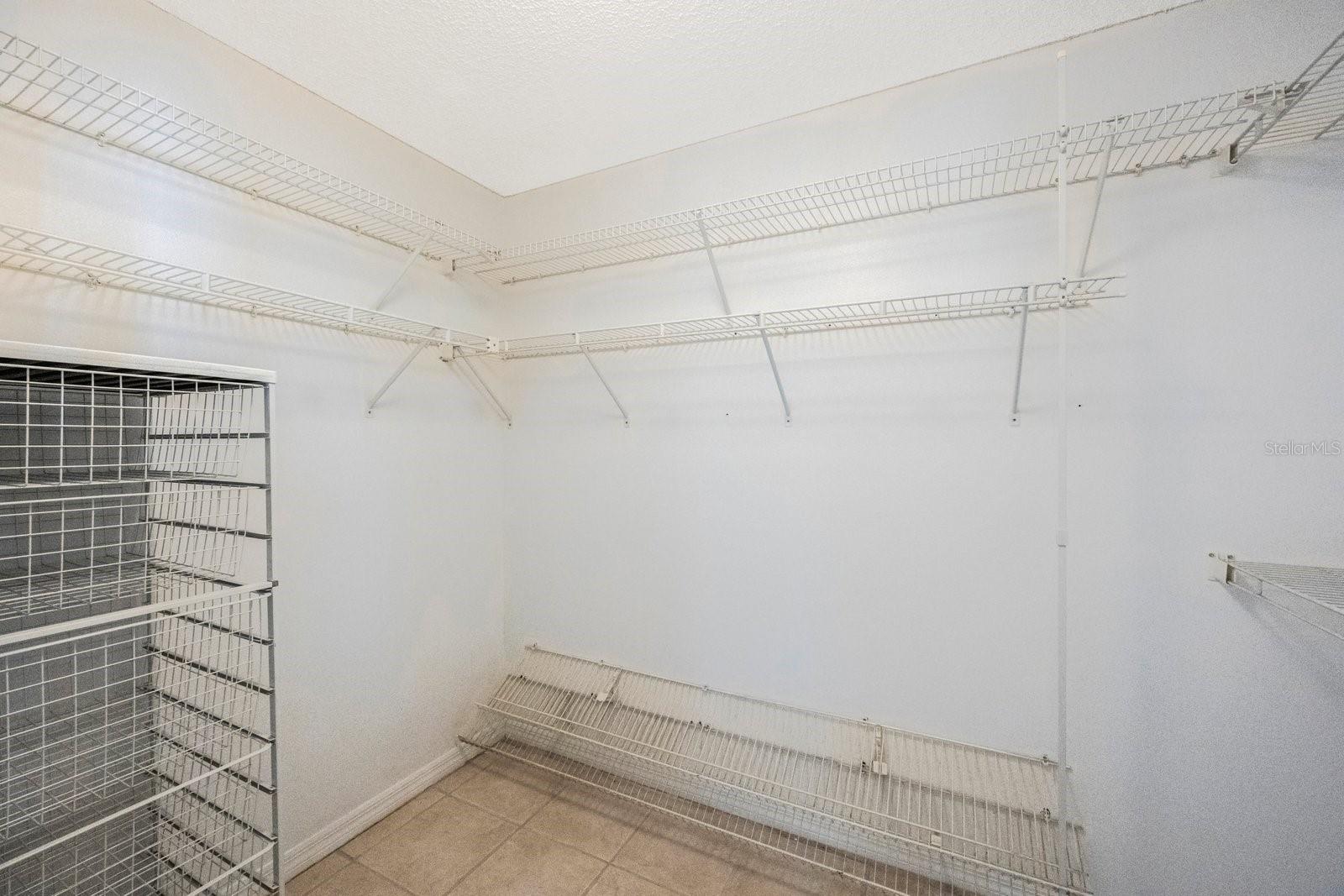 Walk-in Closet 5x8