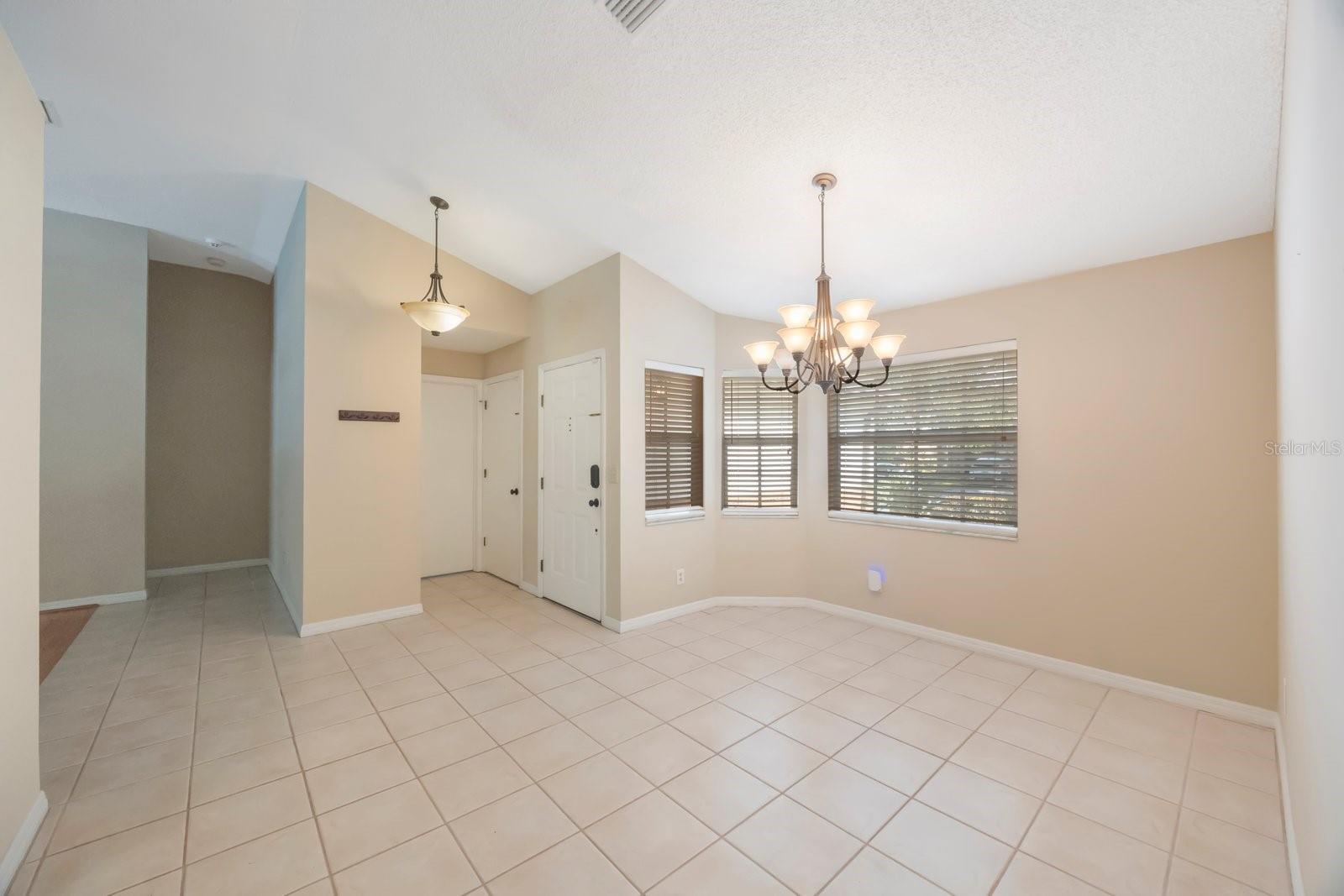 Entryway/Dining 10x12